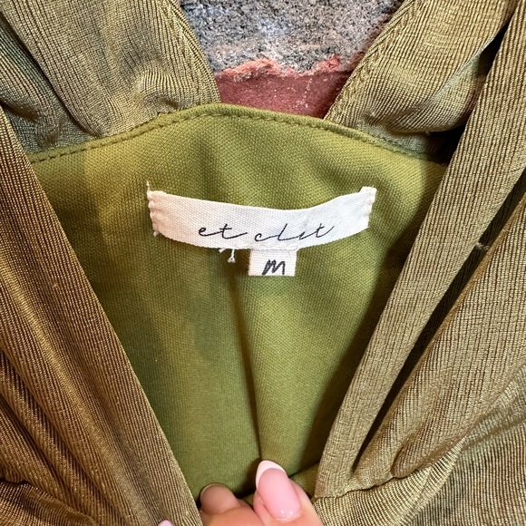 Et Clet Sage Plunge Neck Crop Top - Picture 2 of 4